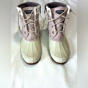 SPERRY Women’s Syren Gulf Wool Quilt Boot, STS82538, Oat, Size 9M.